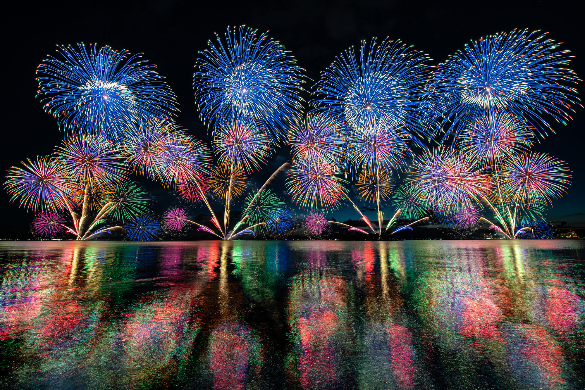 【島根】2025松江水郷祭湖上花火大会：宍道湖を彩る圧巻の1万発！| 公式サイトより